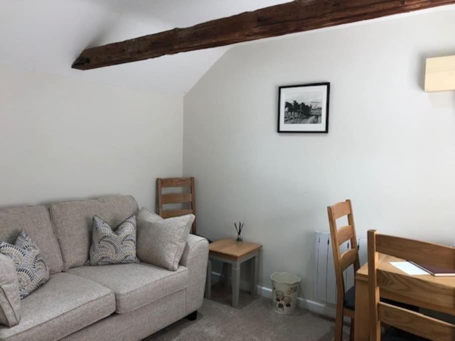 The Six Bells Barn, Preston St Mary, Suffolk. Preston (Suffolk)